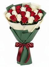 Букет Микс из красных и белых роз в Усть-Кан