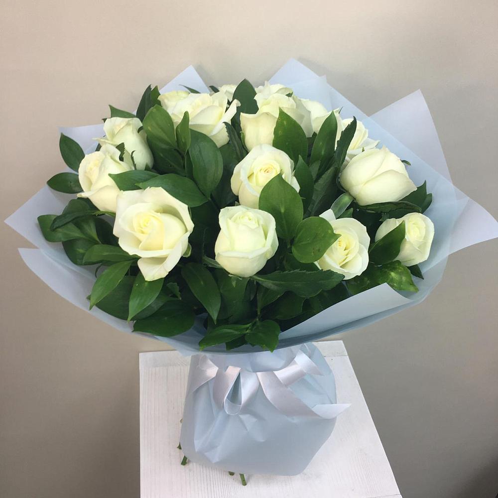 Букет 15 Белых роз Проуд в Усть-Кан