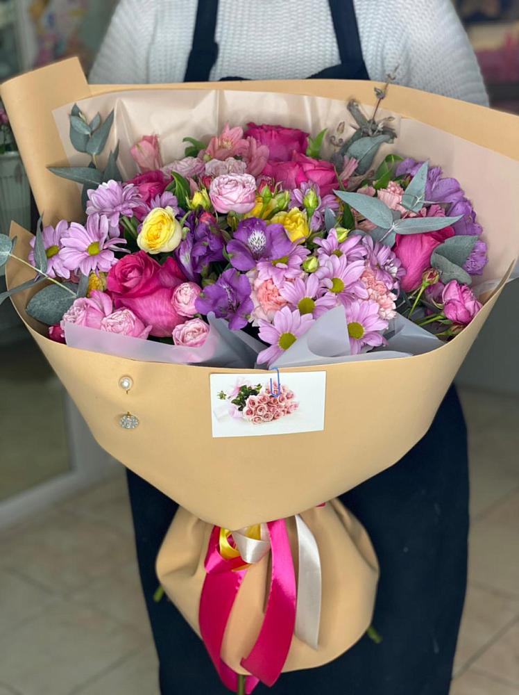 Букет цветов из: Хризантемы, Гвоздики и Альстромерии в Усть-Кан