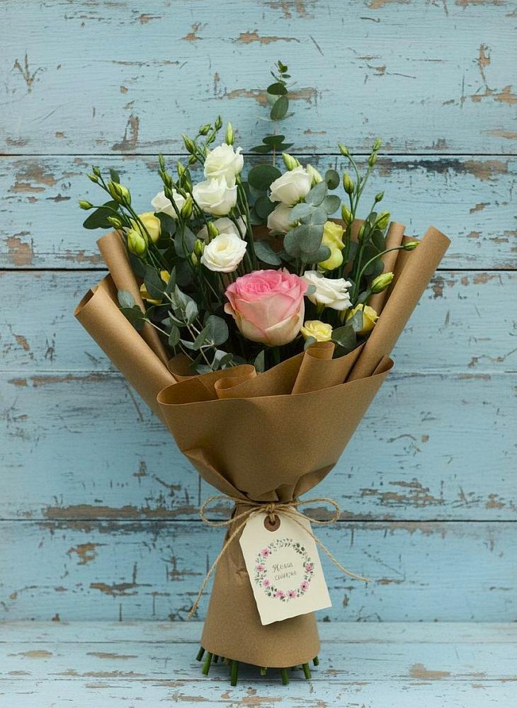 Букет цветов из: Розы и Лизиантусы в Усть-Кан