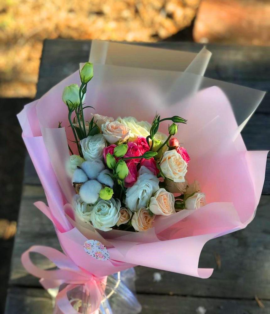 Букет цветов из: Розы и Лизиантусы в Усть-Кан