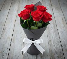 Букет 5 Красных роз Эдлесс Лав в Усть-Кан