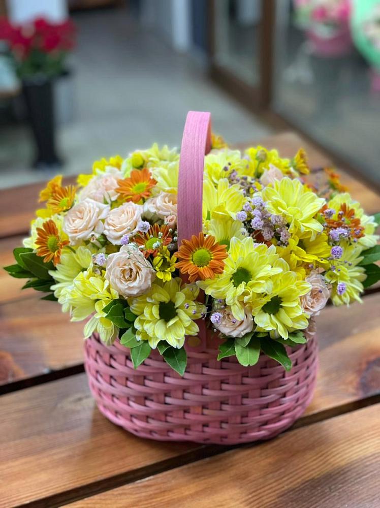 Цветочная композиция из Хризантемы и Розы в корзине в Усть-Кан