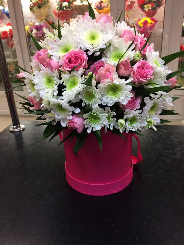 Цветочная композиция из Розы и Хризантемы в шляпной коробке в Усть-Кан