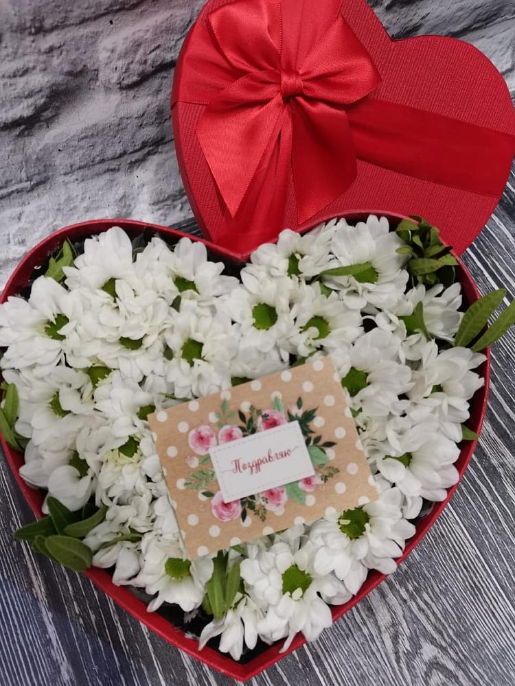 Цветочная композиция из Хризантемы в виде сердца в Усть-Кан