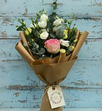 Букет цветов из:  Розы и Лизиантусы в Усть-Кан