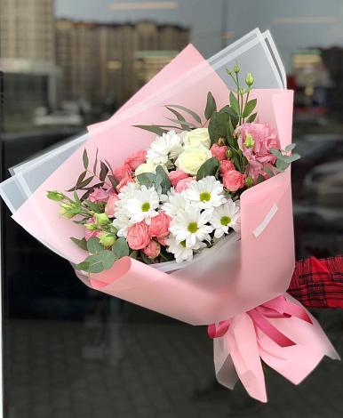 Букет цветов из: Розы, Лизиантусы и Хризантемы в Усть-Кан
