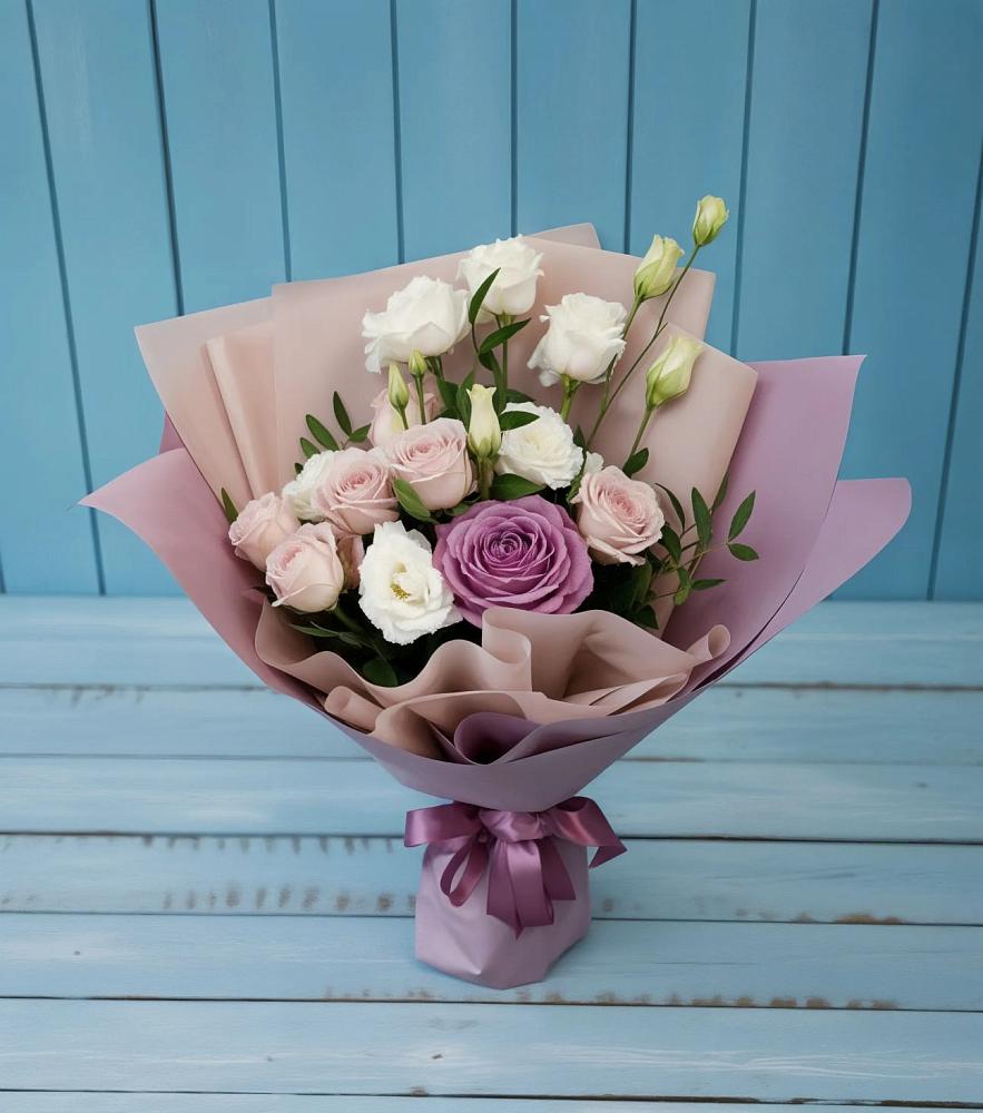 Букет цветов из: Розы и Лизиантусы в Усть-Кан